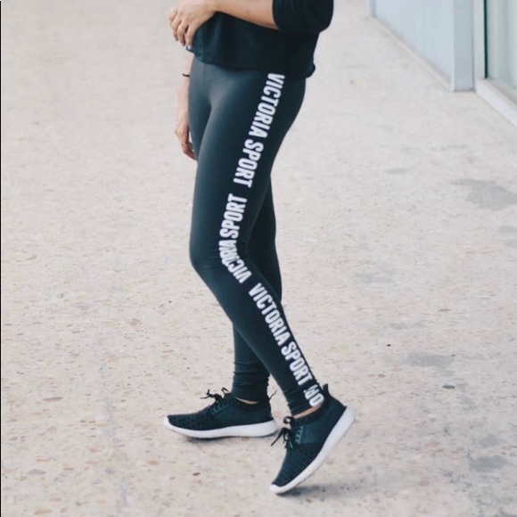 Victoria's Secret Pants - VS SPORT KNOCKOUT LEGGINGS